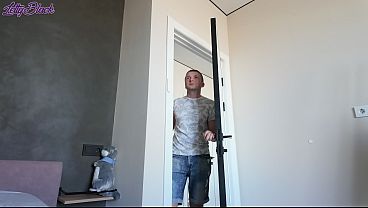 Дважды застал свою мачеху голой, и она преподала мне урок