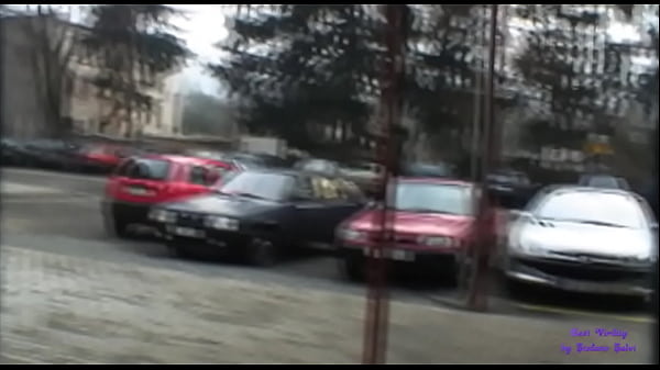 Молодую блондинку за деньги трогают и трахают в подземном переходе