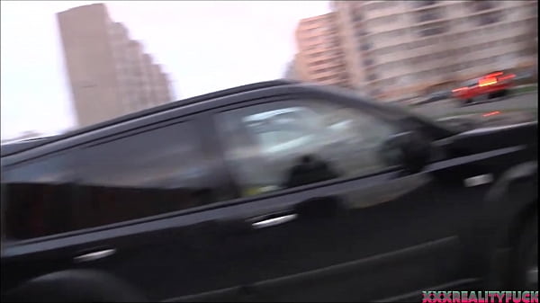 Жаркая милфа в тройничке с молодой парочкой