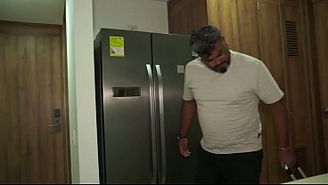 Моник Фуэнтес трахает жесткий член незнакомца
